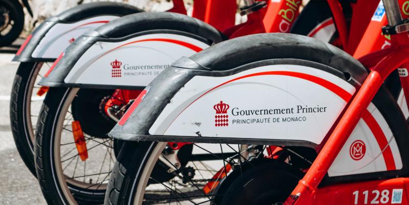illustration de Découvrez l'histoire du circuit de F1 de Monaco au guidon d'un vélo électrique